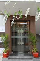 GRAND MANOR SUITES