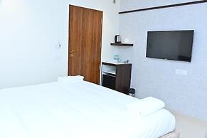 GRAND MANOR SUITES