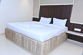 GRAND MANOR SUITES