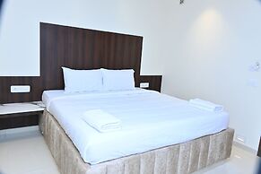 GRAND MANOR SUITES