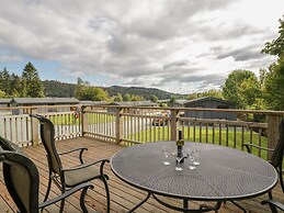Leafy Nook Lodge
