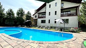 Tian-Shan Hotel