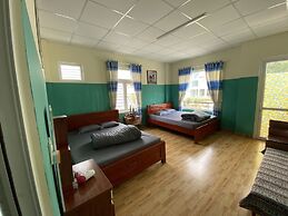 Mây's House