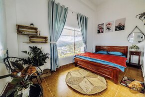 Mây's House