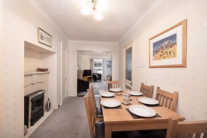 3bed Apartment Sleeps 5- Parking, Wifi, Near Beach
