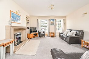 3bed Apartment Sleeps 5- Parking, Wifi, Near Beach