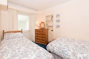 3bed Apartment Sleeps 5- Parking, Wifi, Near Beach
