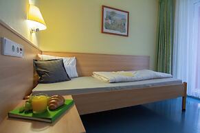 Green Night Hotel