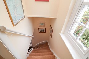18 Robinsons Row