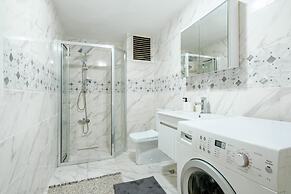 Vibrant Duplex With Terrace 2 min to Cevahir Mall