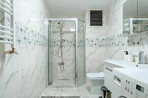 Vibrant Duplex With Terrace 2 min to Cevahir Mall