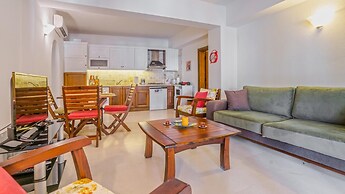 House With Private Pool and Garden 4 min to Beach