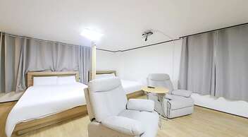 THE OAKRA HOTEL