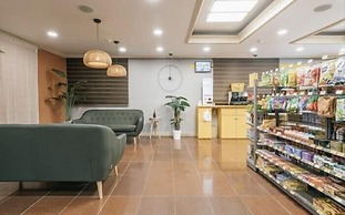THE OAKRA HOTEL