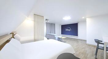 THE OAKRA HOTEL
