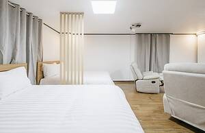 THE OAKRA HOTEL