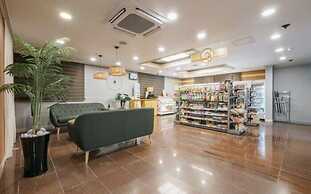 THE OAKRA HOTEL