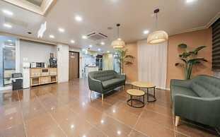 THE OAKRA HOTEL