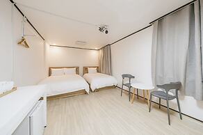 THE OAKRA HOTEL