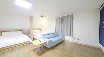 THE OAKRA HOTEL