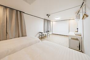 THE OAKRA HOTEL
