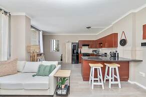 Picturesque 2BD Apartment With Table Mountain View