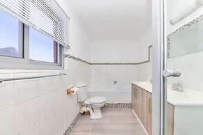 Picturesque 2BD Apartment With Table Mountain View