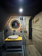 Eloi Suit Bungalov