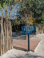 Tótem Beach Club