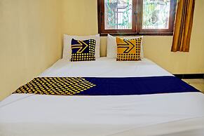 OYO 93107 Homestay H Syarif Syariah – Bandar Gresik