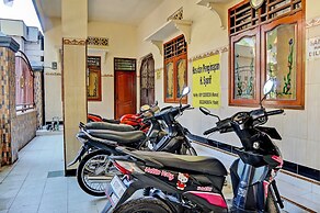 OYO 93107 Homestay H Syarif Syariah – Bandar Gresik