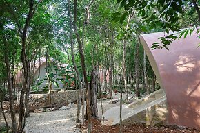 Room-unique Jungle Dome 2 Queen Beds