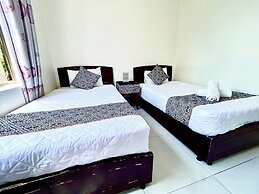 Frontier Hostel & Tours