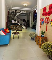 Frontier Hostel & Tours