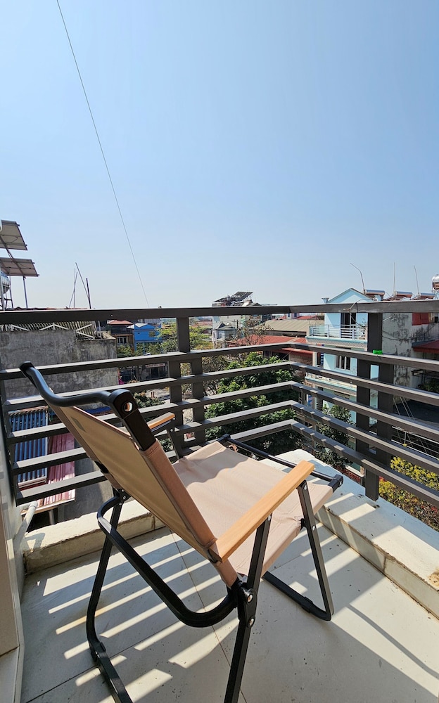 Frontier Hostel & Tours