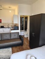 1 Bed Flat - Sleeps 3 - Parking - Wifi