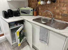 Nice And Cosy Large Studio Near Luton Airport!