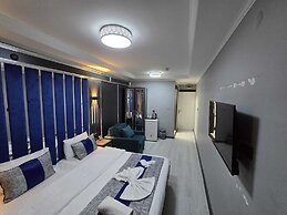 Blue Plus Hotel