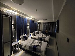 Blue Plus Hotel