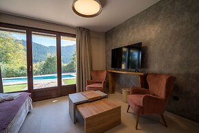 Evritos Villas & Suites with Pool