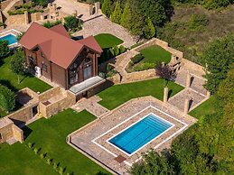 Evritos Villas & Suites with Pool