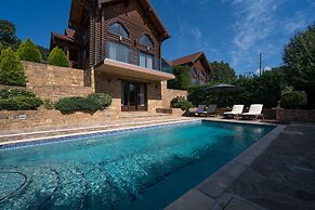 Evritos Villas & Suites with Pool