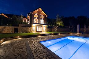 Evritos Villas & Suites with Pool