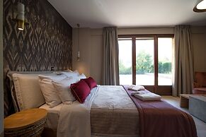 Evritos Villas & Suites with Pool