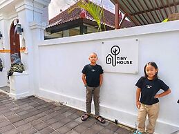 Green Cottage by ABM