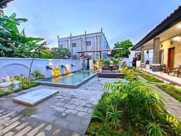 Green Cottage by ABM