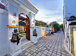 Green Cottage by ABM
