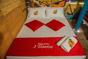 Nuestros Tres Tesoros