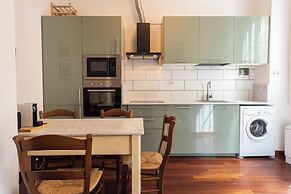 Poliziano Apartment by Mmega