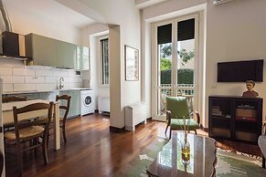 Poliziano Apartment by Mmega
